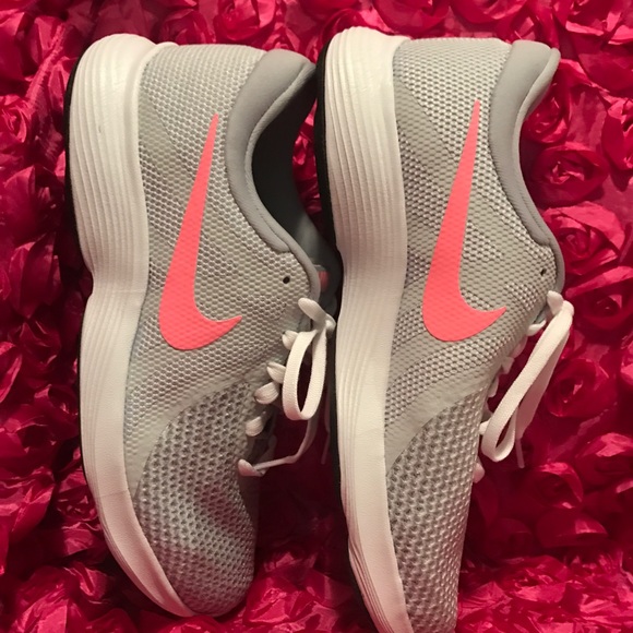 Nike Women's REVOLUTION 4 Platinum/Sunsets - Picture 3 of 8